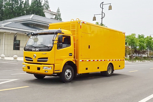 東風(fēng)多利卡50-100KW移動(dòng)電源車(chē)