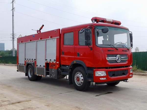 東風7噸水罐消防車