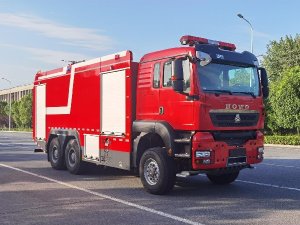 豪沃18噸四驅(qū)越野消防車